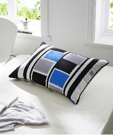 綿１００％オックスフォード生地　幾何学模様の絵羽柄枕カバー（ファスナータイプ）（スマート） 枕カバー・ピローパッドの商品画像